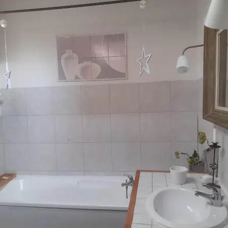 Chambre Dans Une Grande Maison Entre Canal Du Midi Et Centre Ville Béziers Buitenkant foto